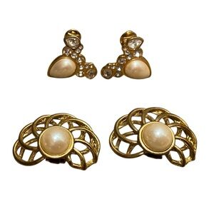 Vintage Womens Faux Pearl And Faux Gold Clipon Costume Statement Earrings